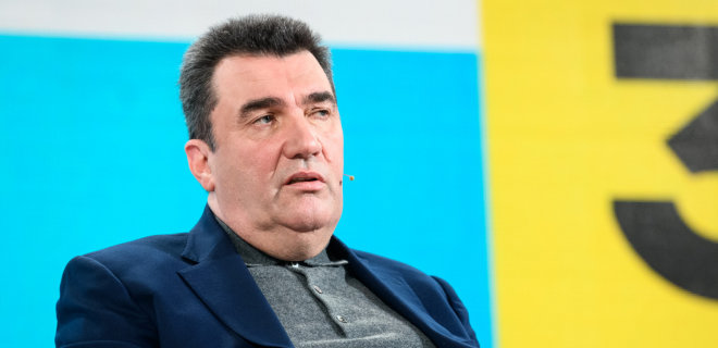  Данілов: РНБО України ухвалила рішення про запровадження надзвичайного стану на всій території України, за виключенням Донецької та Луганської областей 