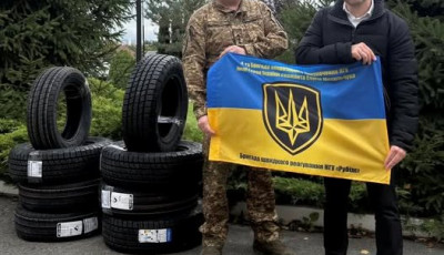 Для належного виконання бойових завдань військовій частині А3018 передали комплекти шин