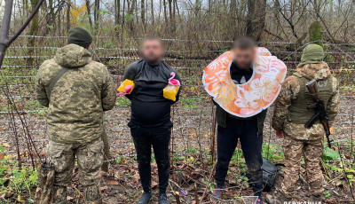 На Закарпатті біля Тиси спіймали ухилянтів із надувними фламінго та дитячим кругом