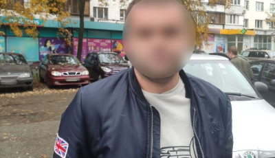 Їхав без прав і з наркотиками: у Києві знайшли злочинця-втікача
