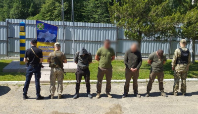 Прикордонники з переслідуванням зупинили два позашляховики