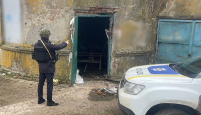 У Нікопольському районі знову російські снаряди травмували людину: правоохоронці працюють на місці злочину