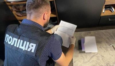 Київські слідчі повідомили про підозру двом шахраям, які за підробленими документами продали квартиру померлого чоловіка