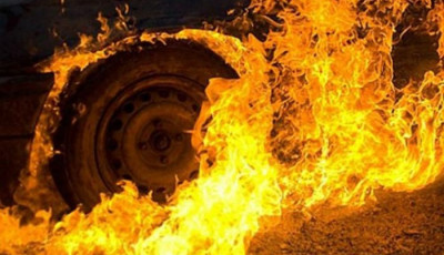 На АЗС у Києві спалахнув автомобіль