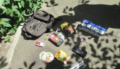 Київські оперативники затримали двох чоловіків за розбійний напад на мешканця Лісового масиву