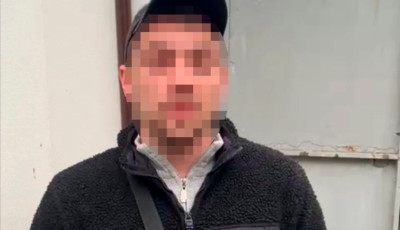 На Троєщині у під'їзді з ножем напали на дитину
