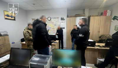 Затримано посадовця ДПСУ за підозрою в отриманні хабаря за постачання запчастин військовим частинам