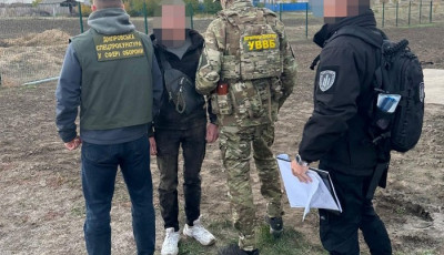 На Дніпропетровщині затримали прикордонника, який за гроші працевлаштовував знайомого у тиловий підрозділ