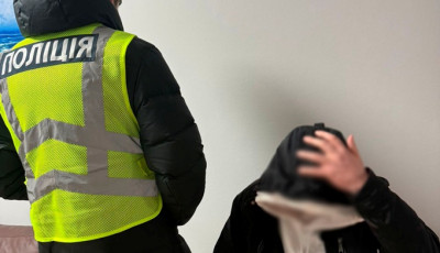 Поліцейські викрили киянина у вчиненні сексуальних злочинів щодо трьох неповнолітніх дівчат