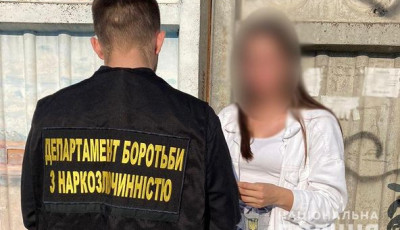 Столичні оперативники вилучили у киянки наркотиків і психотропів на понад 2 мільйони гривень