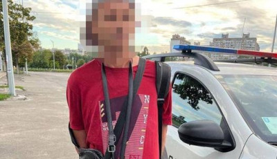 Поліцейські Києва повідомили про підозру чоловіку у скоєнні серії вуличних грабежів