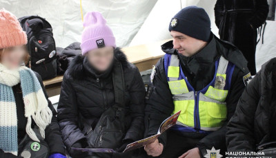 Ювенальні поліцейські нагадують дітям про правила безпеки