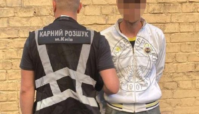 У Києві оперативники затримали чоловіка, який переховувався від органів правосуддя за скоєння крадіжки