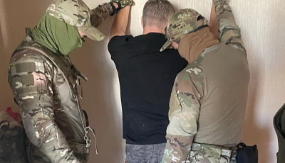 Торгували посвідченнями волонтерів та організовували виїзд з України – у Сумах повідомлено про підозру директору фонду та трьом його спільникам