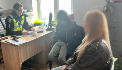 Ювенальні поліцейські притягнули до відповідальності киянку за неналежне виховання сина, який заради відео імітував знущання з кішки