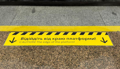 На станції метро «Академмістечко» тестують нові інформаційні наліпки для безпеки пасажирів