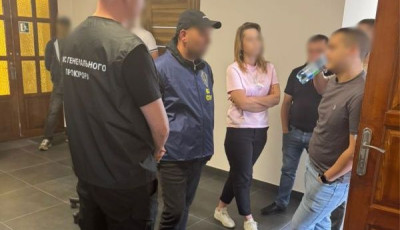 81 тис. доларів за вплив у справі: прокурори ОГП повідомили про підозру адвокату