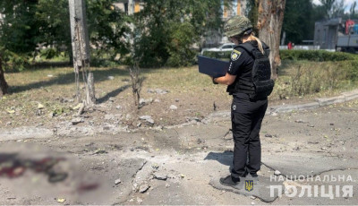 У Нікополі окупанти вбили людину: на місці обстрілу працює слідчо-оперативна група поліції