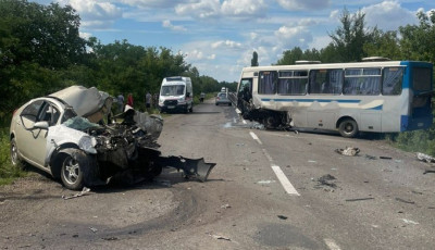 Автомобіль зіткнувся із маршруткою: поліцейські встановлюють обставини ДТП в Одеському районі