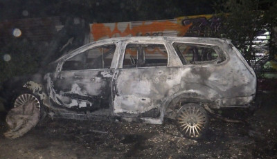 У Києві правоохоронці затримали чоловіка, який обікрав і підпалив автомобіль