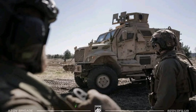 Бійці “Азову” відпрацювали десантування з бронетехніки, штурм окопів та будівель у ситуації ближнього бою