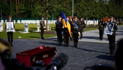 Микола Калашник долучився до церемонії перепоховання Андрія Мельника та Софії Федак-Мельник