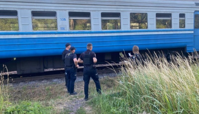 Під колесами потяга загинув 53-річний чоловік: поліція Київщини розслідує обставини події
