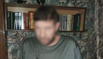 Озброєний киянин погрожував сусідці вбивством через зауваження щодо гучної поведінки