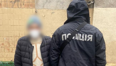В Одесі чоловік спричинив незнайомцю тяжкі тілесні ушкодження… милицею