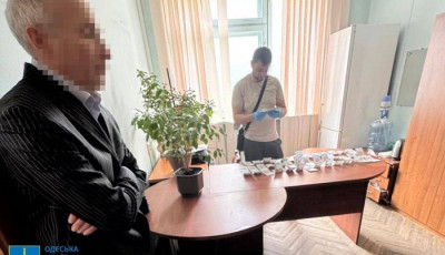 ₴100 тис. хотів посадовець Одеської міськради за дозвільні документи