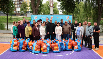 Микола Калашник передав 90 комплектів спортивного інвентарю для шкіл Бучанського району