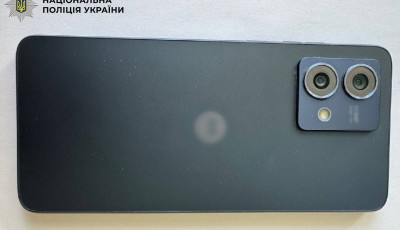 Столичні поліцейські затримали чоловіка, який на дитячому майданчику пограбував юнака