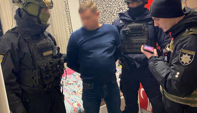 Чернігівські поліцейські затримали зловмисника, який скоїв напад на військовослужбовця