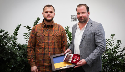 Микола Калашник нагородив керівника АВТ Баварія за внесок у зміцнення обороноздатності України
