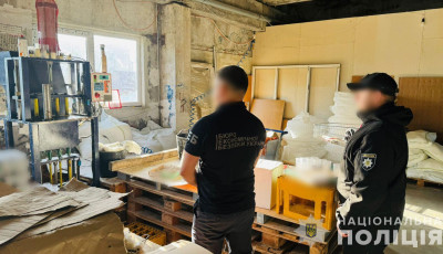 На Львівщини судитимуть злочинну групу, яка організувала роботу підпільного цеху з фальсифікованими товарами побутового вжитку