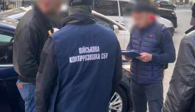 2 000 доларів хабаря за службу у тилових підрозділах - у Львові поліцейські затримали адвоката та його спільницю
