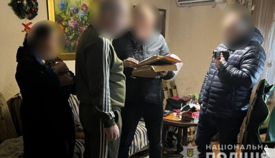 Силою відібрали приміщення аптеки — у Дніпрі поліція викрила учасників злочинного угруповання