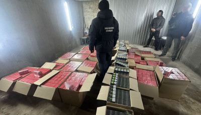 На Дніпропетровщині поліцейські ліквідували мережу збуту контрафактних цигарок під марками відомих брендів, щомісячний оборот якої міг сягати 30 млн гривень