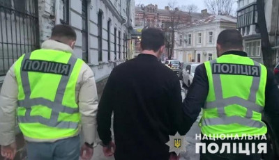 Правомірність дій правоохоронців на території одного із закладів Подолу перевіряють в межах службового розслідування