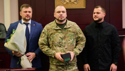Микола Калашник вручив державні нагороди та пам’ятні знаки захисникам і жителям Київщини за мужність, віддану працю та внесок у розвиток регіону