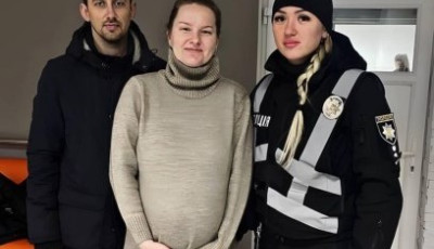 Під час атаки ворожих дронів, поліцейські Київщини доставили до пологового будинку жінку з переймами