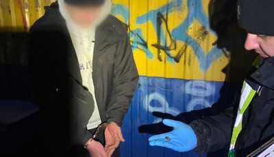 Поліцейські затримали киянина, який збував психотропи на території Святошинського району столиці