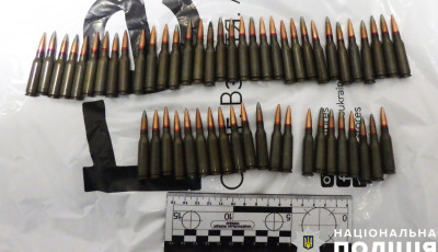 У Голосіївському районі 52-річний чоловік незаконно зберігав вдома арсенал зброї