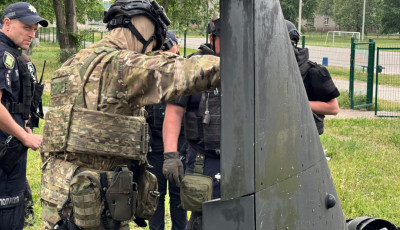 Харківські вибухотехніки знешкодили ворожий дрон, що впав у житловому районі