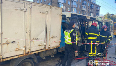 В’їхав у автобус з пасажирами на повній швидкості: у Києві судитимуть водія