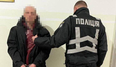 Переслідував від метро: у Києві грабіжник напав на дівчину