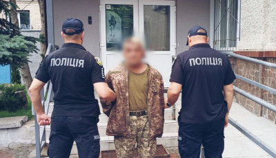 На Київщині військовослужбовцю повідомили про підозру у вбивстві двох людей та замаху на вбивство побратима