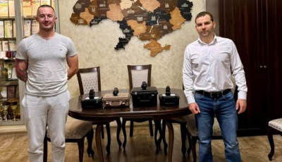 Для бійців А4848: Гатненська сільрада передала PVS14 Gen3 (×2) та Holosun DRSTH (×2)