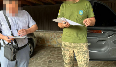 ДБР оголосило підозру ексміністру інфраструктури за ухилення від служби