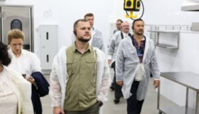 Дипломати побачили, як Київщина змінює підхід до харчування дітей — на прикладі фабрики «Готуїмо»